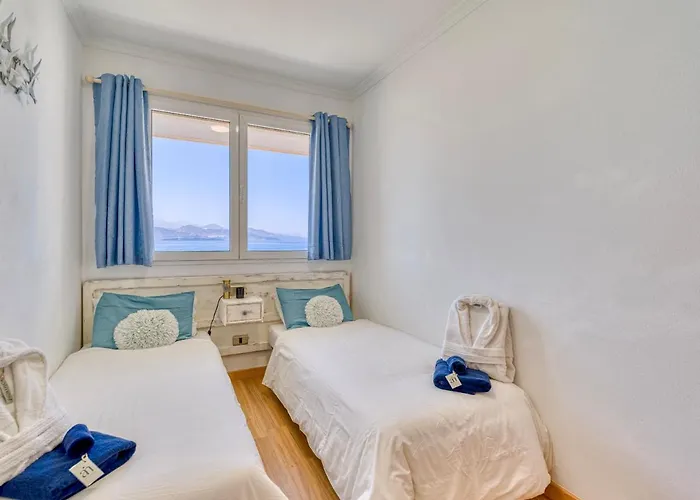 2 Bedrooms & Spectacular Views In Part Of Canteras Las Palmas de Gran Canaria