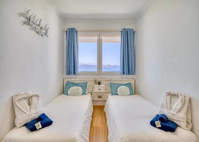 2 Bedrooms & Spectacular Views In Part Of Canteras Las Palmas de Gran Canaria